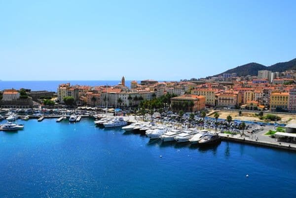 Blick auf den Hafen von Ajaccio auf Korsika