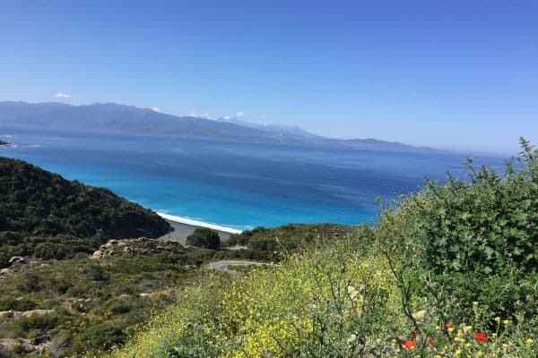 Blick auf die Küste von Cap Corse auf Korsika