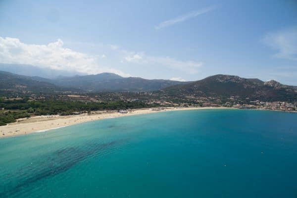 Blick auf die Bucht von Algajola auf Korsika