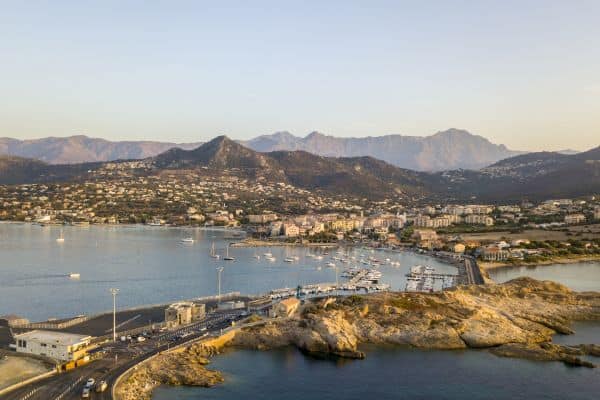 Hafen von L’Île-Rousse auf Korsika